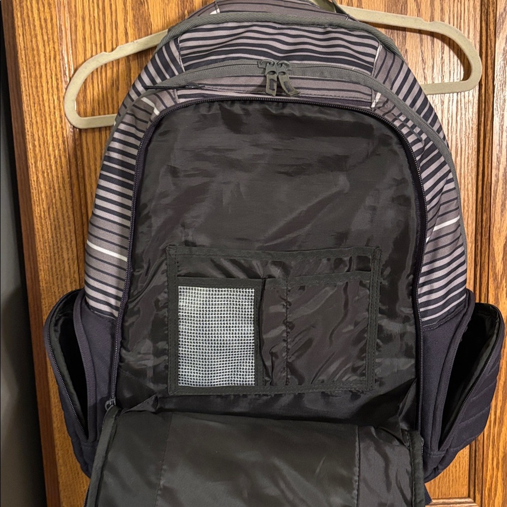 Skullcandy Ink’d Gray and Navy Men's Backpack With Computer Compartment - Picture 4 of 7